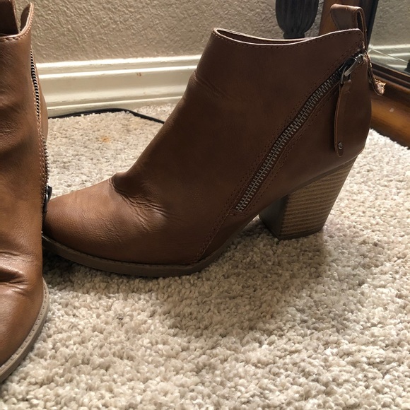 Shoes - Picture 2 of 4